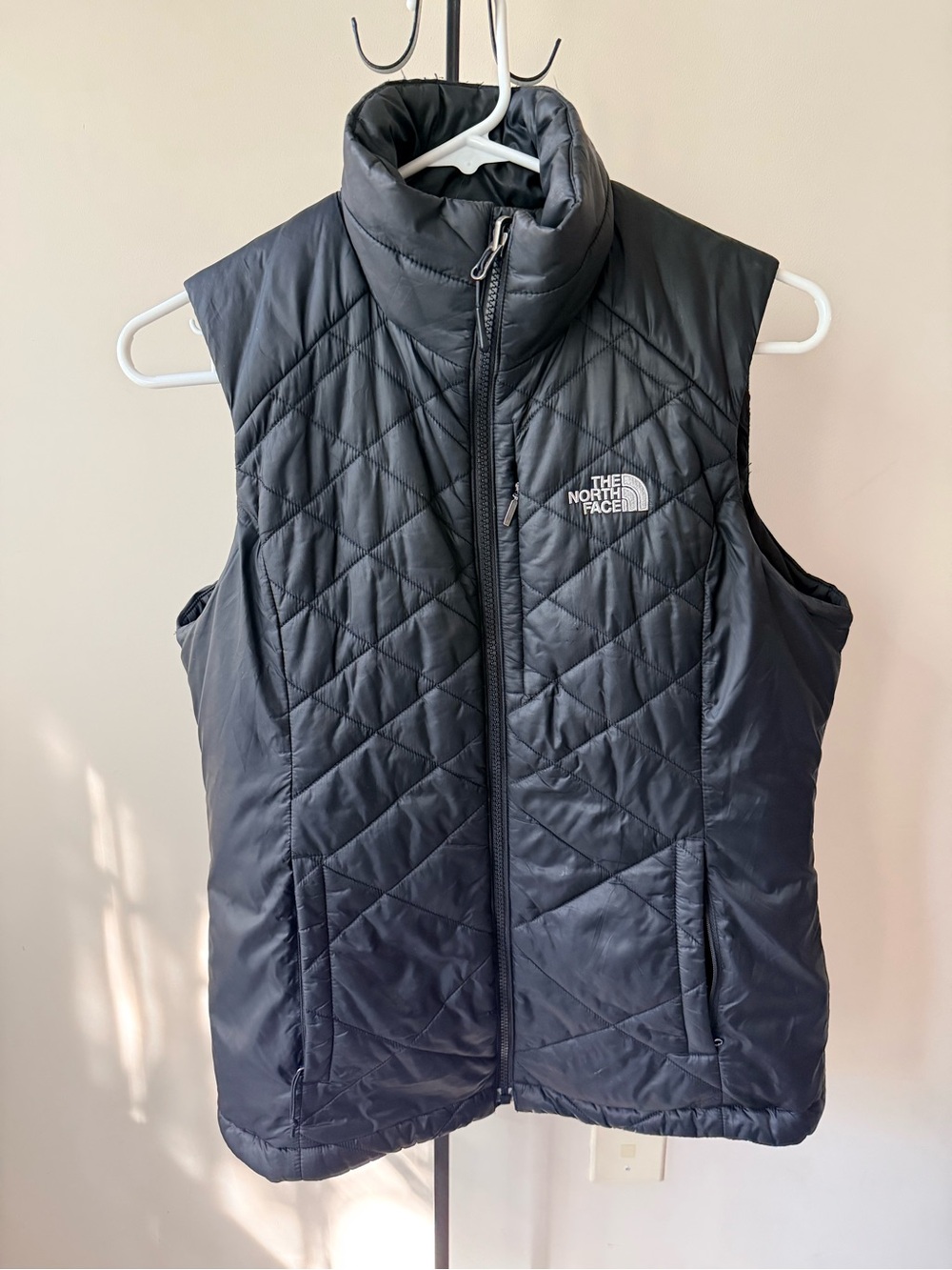 The North Face Quilted Insulated Vest - Black Women’s Small - 3 pocket- Like New